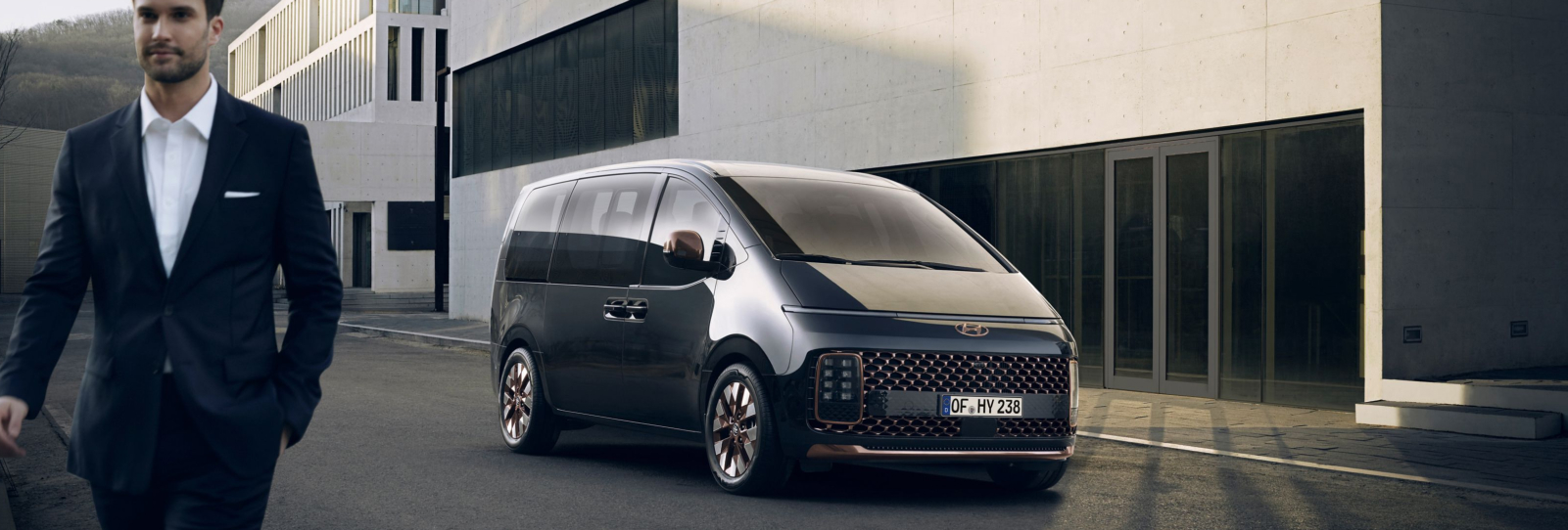 Дизайн STARIA | Футуристичний Мінівен | Техноцентр Навігатор - фото 6